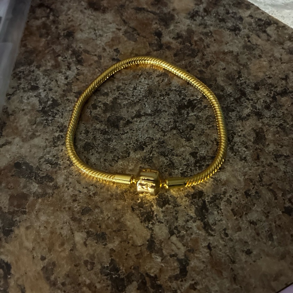Elegant Gold Bracelet